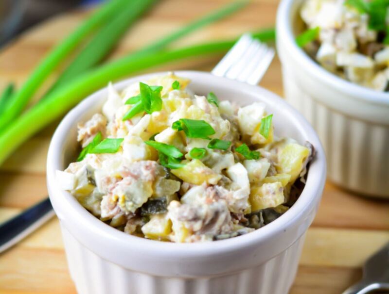 рецепт салата из рыбных консервов с картошкой и яйцом