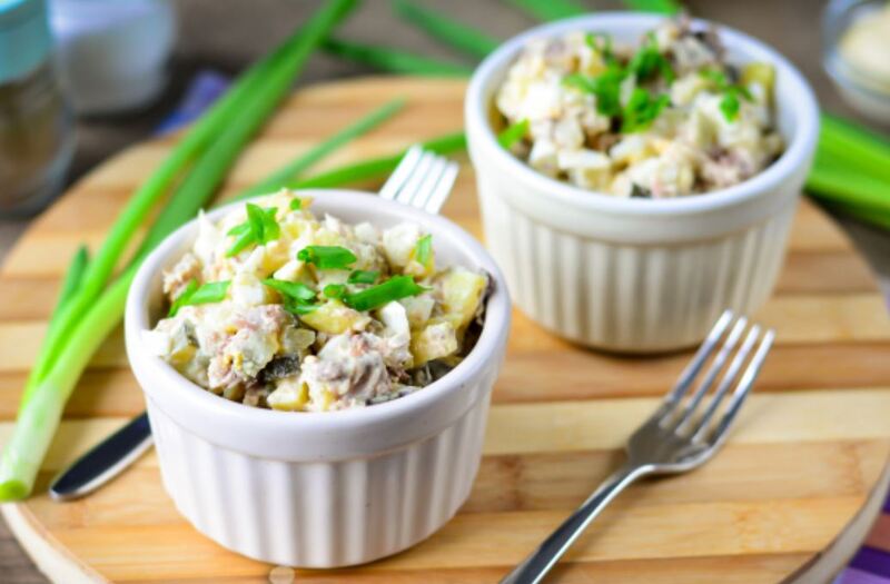 салат из рыбных консервов с картошкой и яйцом