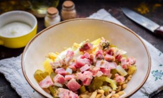 буженину нарезать небольшими кубиками