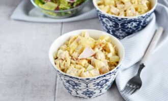 как сделать салат с копченой курицей яйцом сыром