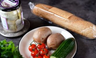 продукты для канапе с селедкой и помидорами