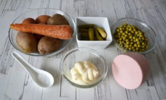 продукты для салата оливье с колбасой