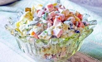 рецепт салата оливье с колбасой и солеными огурцами