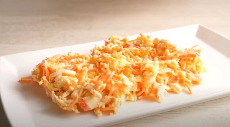 салат из корейской моркови и плавленного сыра