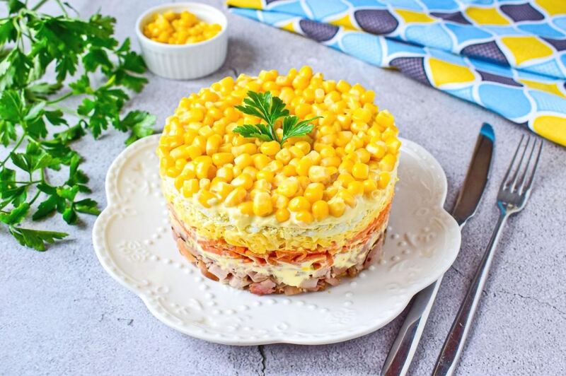 салат с копченой грудкой и морковью
