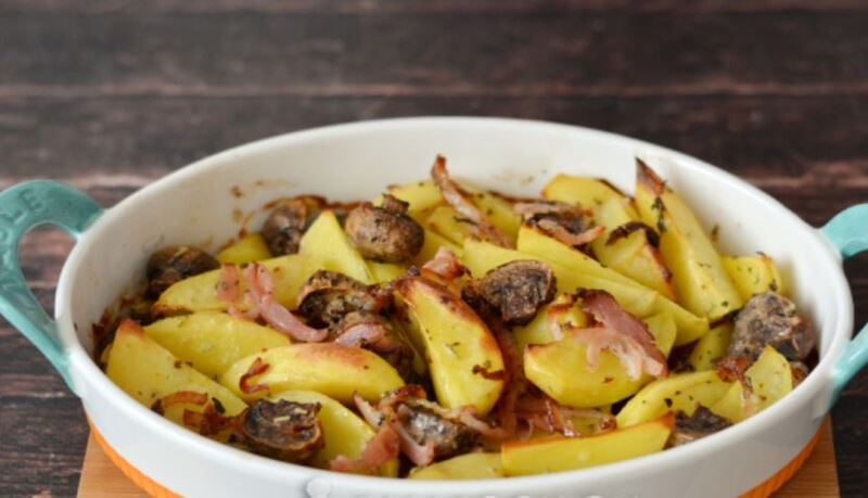 картошка с беконом и грибами в духовке