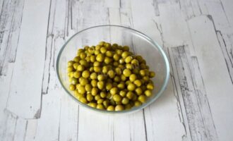 зеленый консервированный горошек
