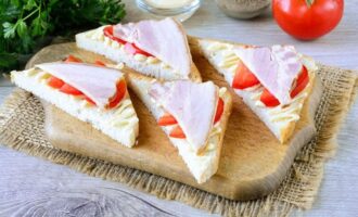 на бутерброды выложите бекон