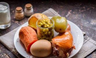 продукты для салата столичный с копченой курицей